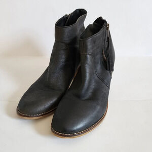 Urban Outfitters Black leather ankle boots size 10
